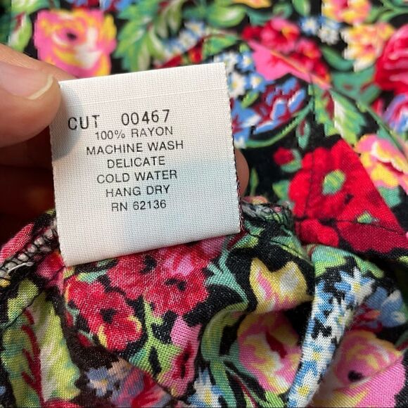 Vintage GUESS Floral Button Down Top - Picture 9 of 9